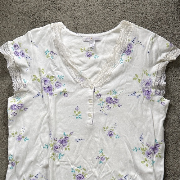 White Floral Nightgown - Picture 2 of 4